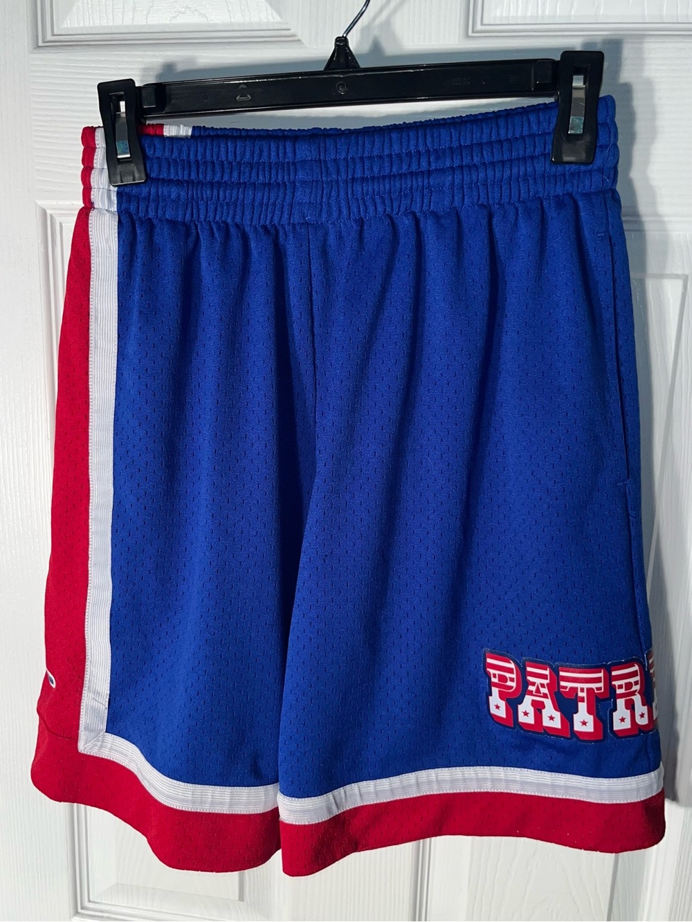 Men’s MITCHELL & NESS NEW ENGLAND PATRIOTS THROWBACK SHORTS MESH GYM Size Small